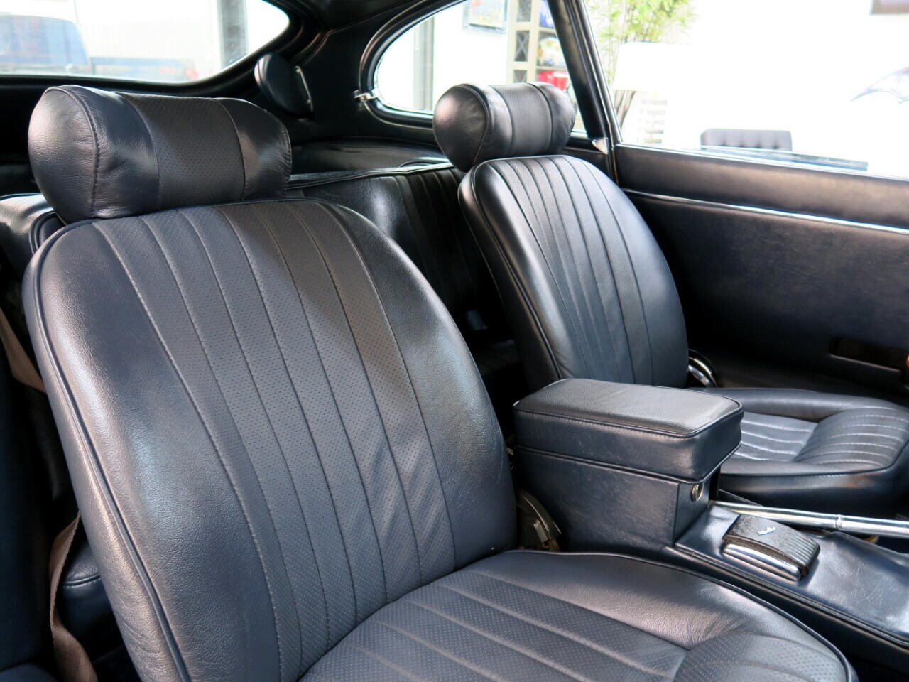Jaguar-XK-1969-Classic-Car-30
