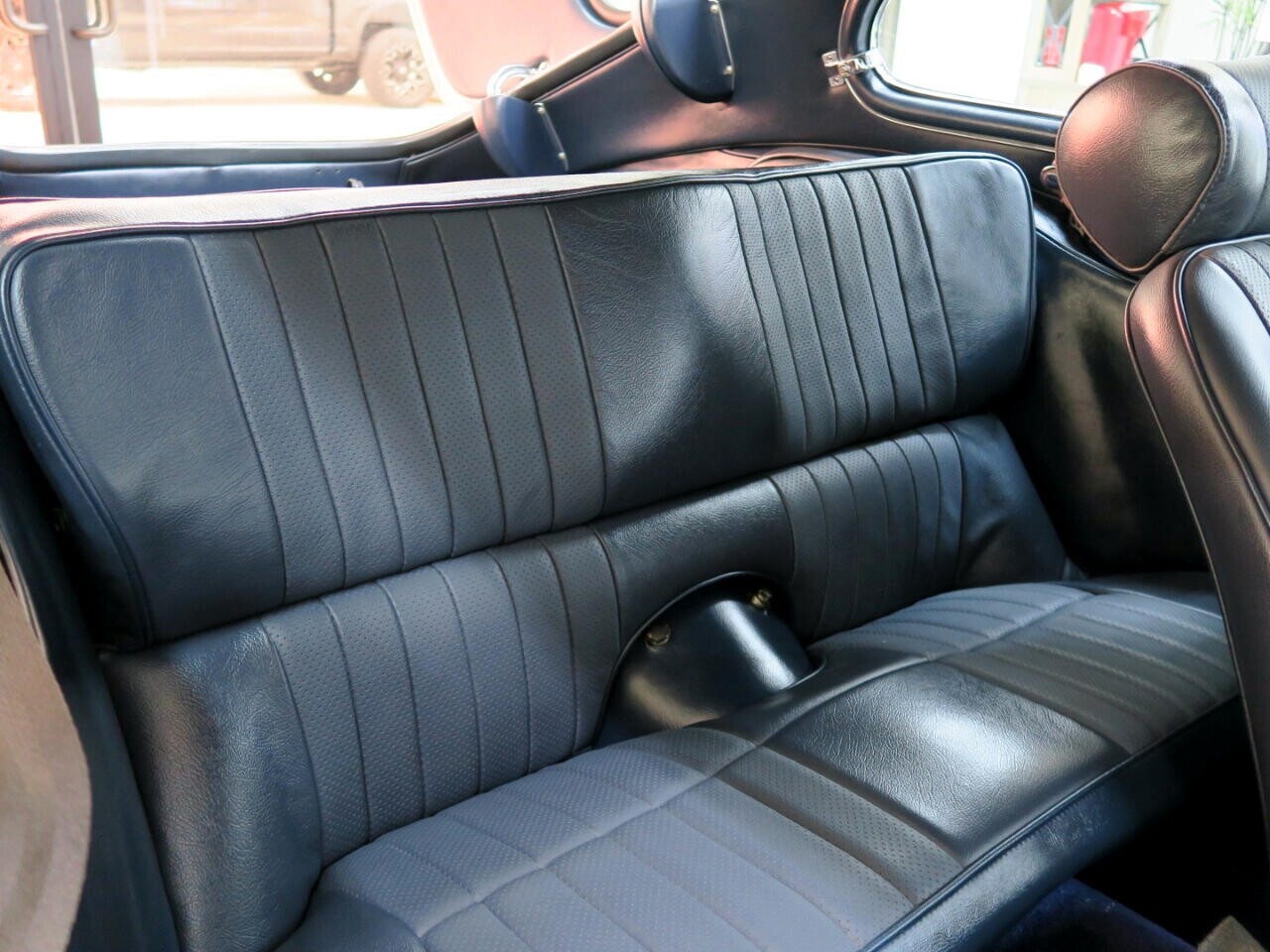 Jaguar-XK-1969-Classic-Car-31