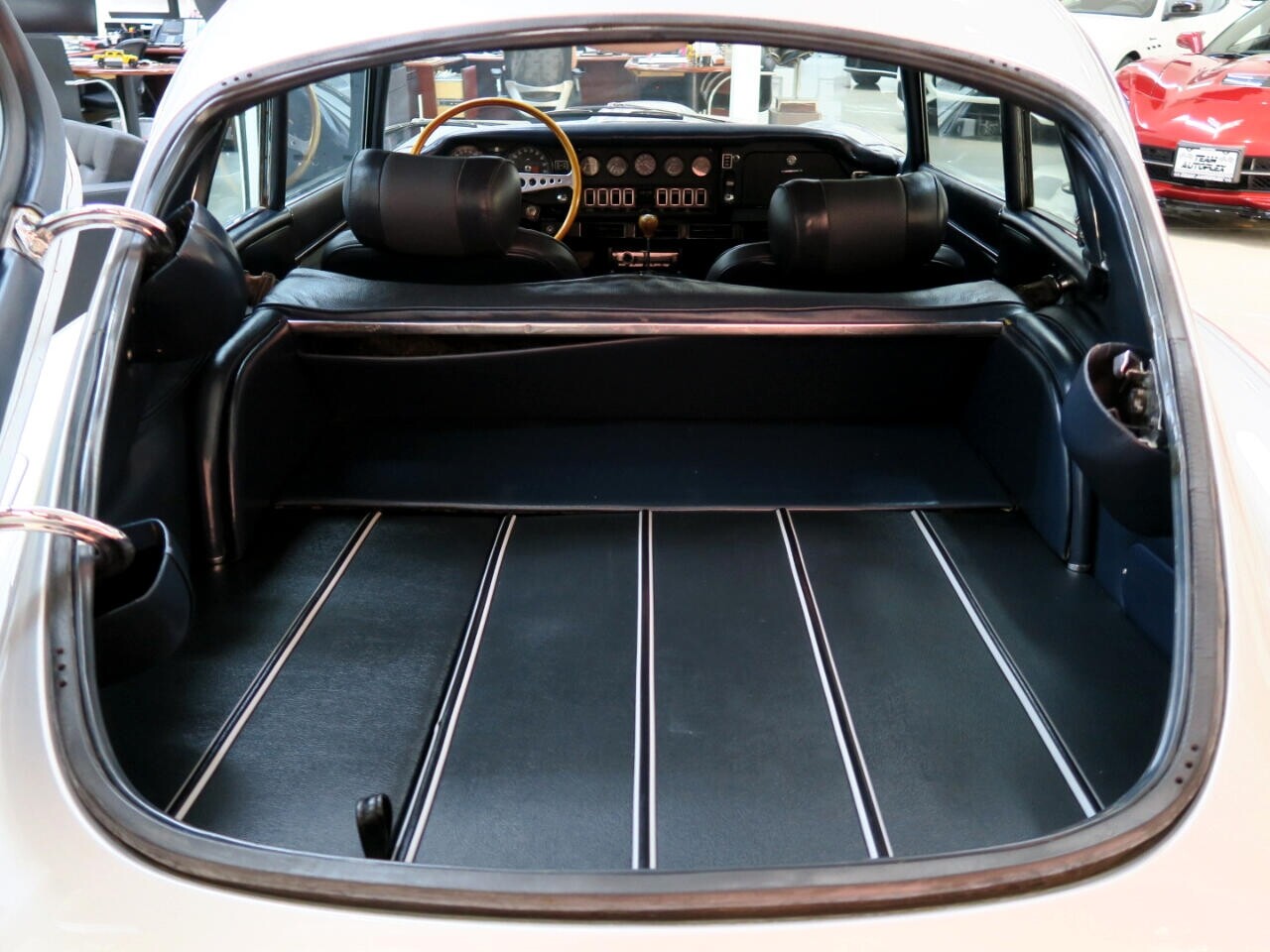 Jaguar-XK-1969-Classic-Car-39