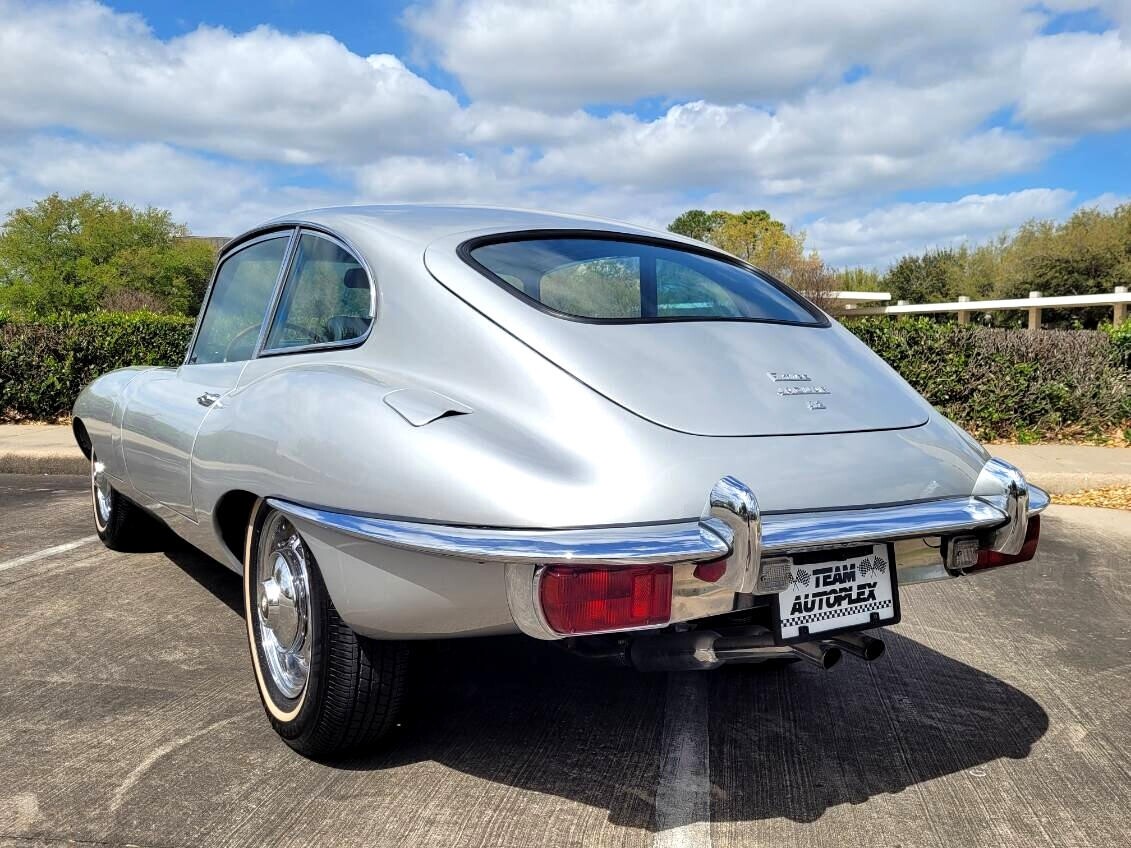 Jaguar-XK-1969-Classic-Car-6