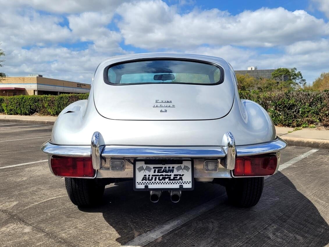 Jaguar-XK-1969-Classic-Car-7