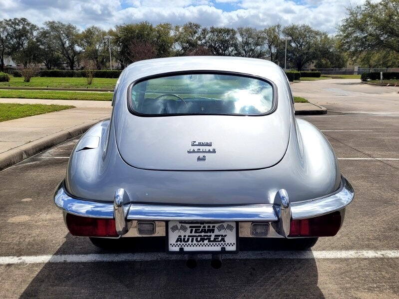 Jaguar-XK-1969-Classic-Car-8