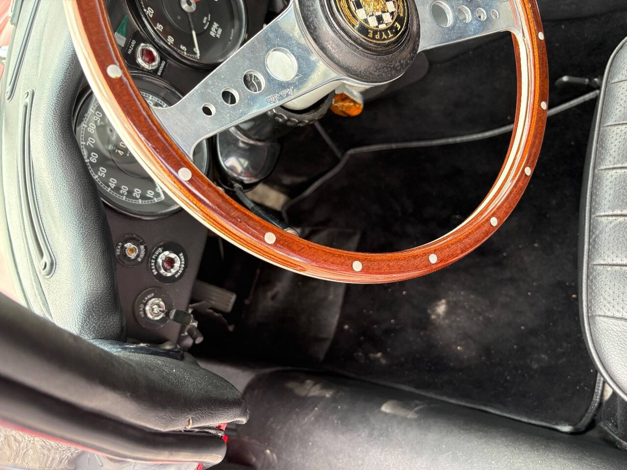 Jaguar-XK-1969-Coupe-10