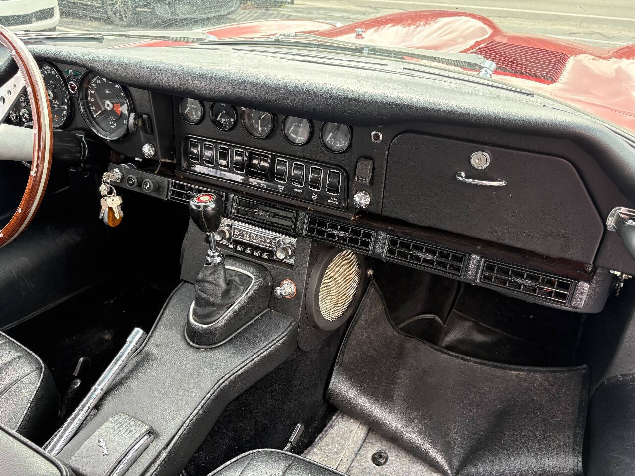 Jaguar-XK-1969-Coupe-15