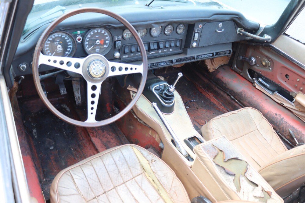 Jaguar-XK-1971-3