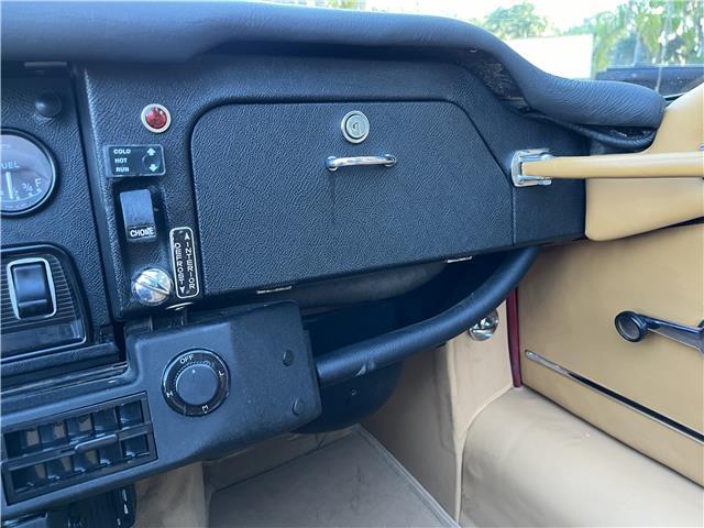 Jaguar-XK-1973-Roadster-22