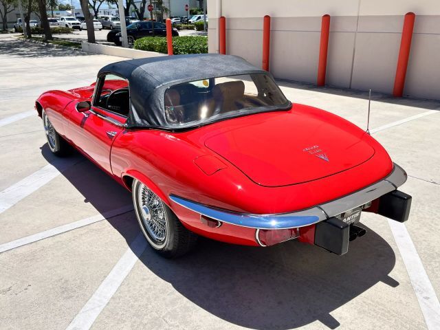 Jaguar-XK-1974-Convertible-10