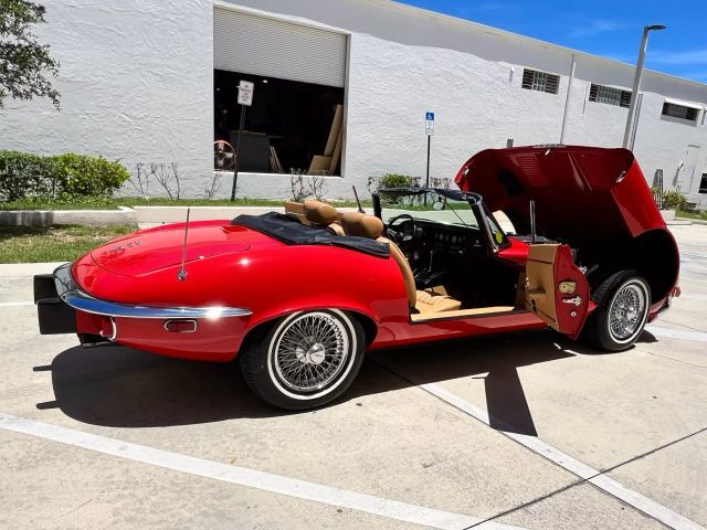 Jaguar-XK-1974-Convertible-13