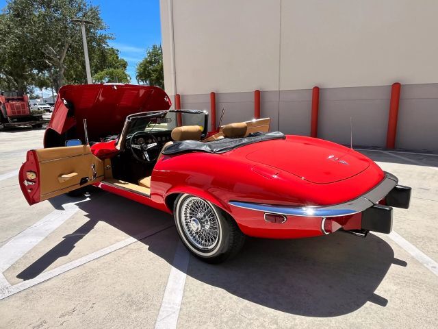 Jaguar-XK-1974-Convertible-14