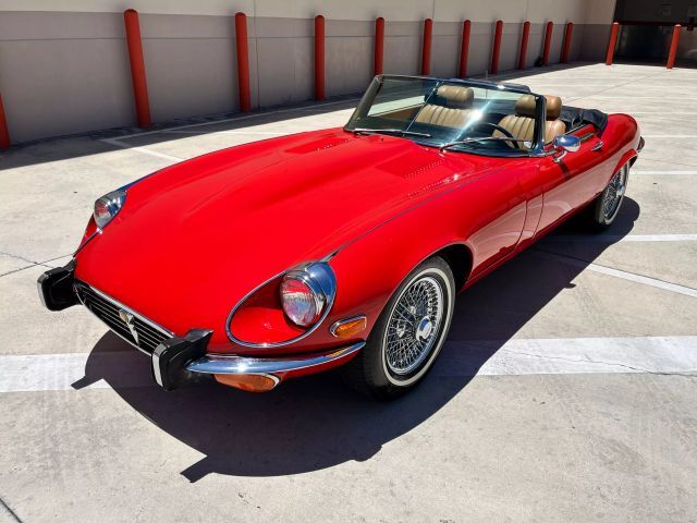Jaguar-XK-1974-Convertible-2