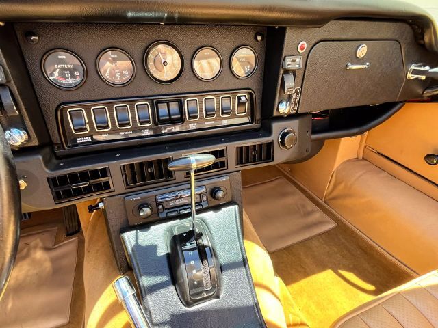 Jaguar-XK-1974-Convertible-23