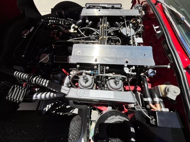Jaguar-XK-1974-Convertible-25