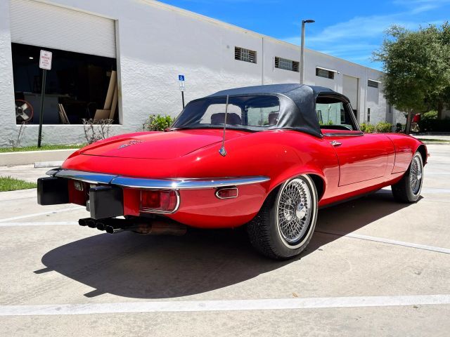Jaguar-XK-1974-Convertible-7
