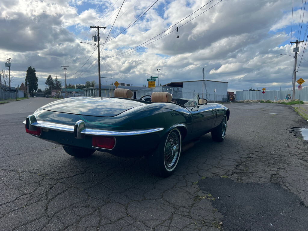 Jaguar-XKE-V12-SPEEDSTER-1972-Convertible-10