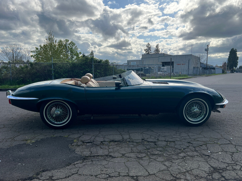 Jaguar-XKE-V12-SPEEDSTER-1972-Convertible-12