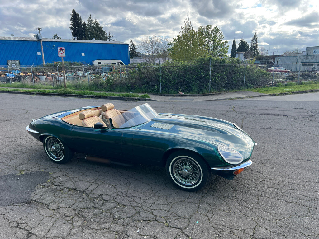 Jaguar-XKE-V12-SPEEDSTER-1972-Convertible-13