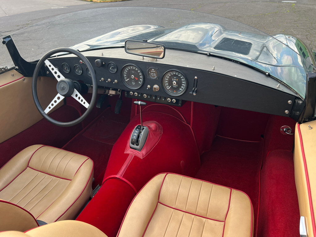 Jaguar-XKE-V12-SPEEDSTER-1972-Convertible-16