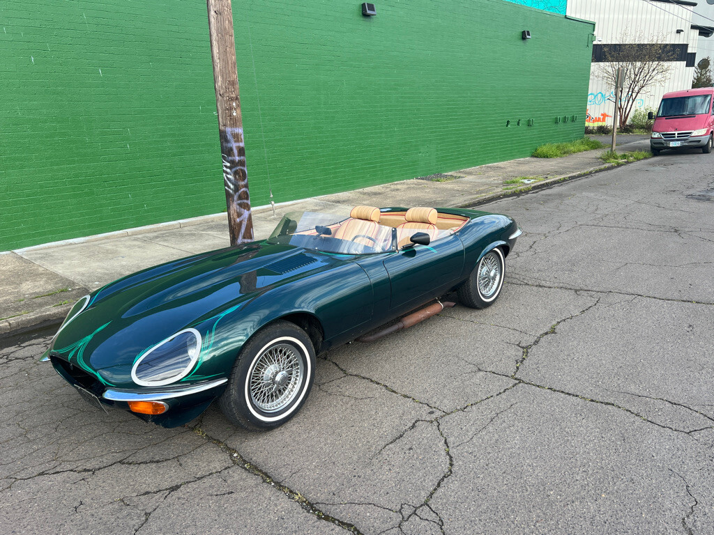 Jaguar-XKE-V12-SPEEDSTER-1972-Convertible-4