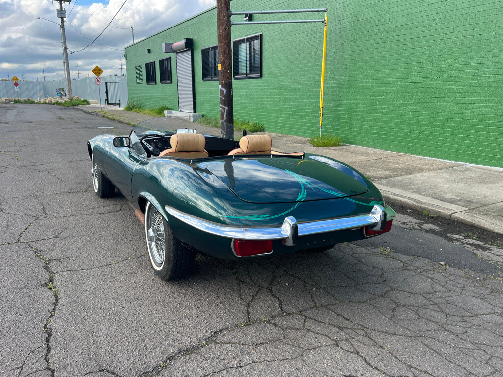 Jaguar-XKE-V12-SPEEDSTER-1972-Convertible-9