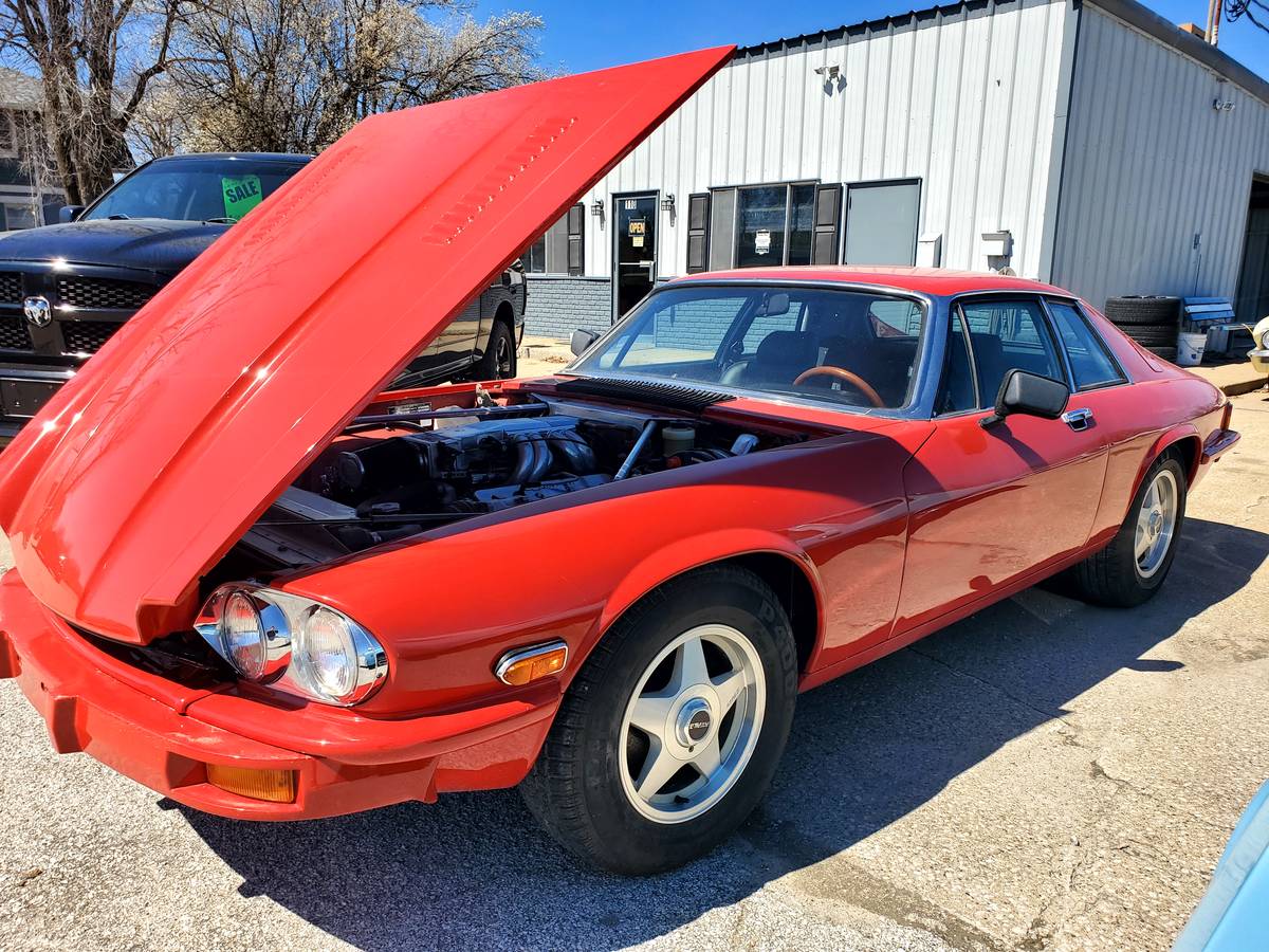 Jaguar-Xj-s-1976-red-1