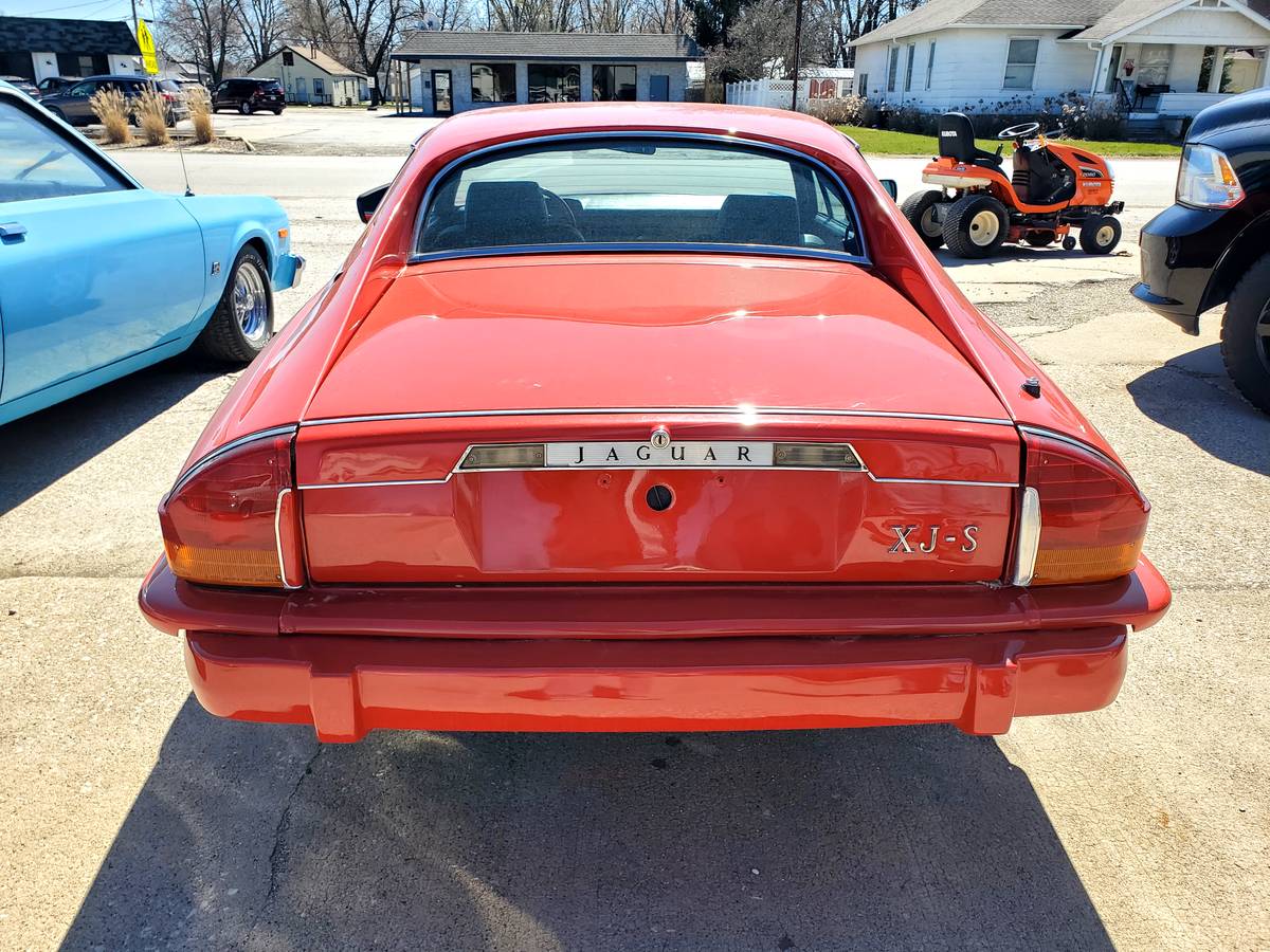 Jaguar-Xj-s-1976-red-2