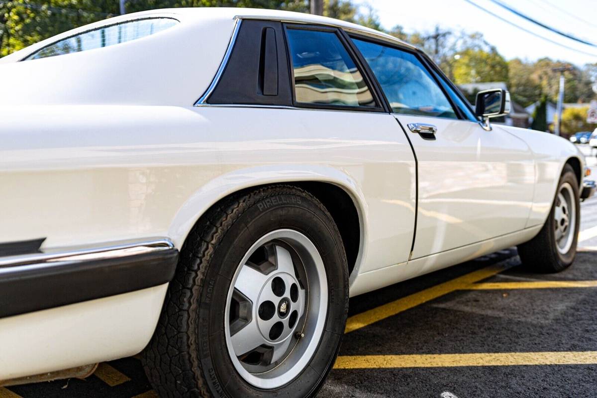 Jaguar-Xjs-1982-white-1