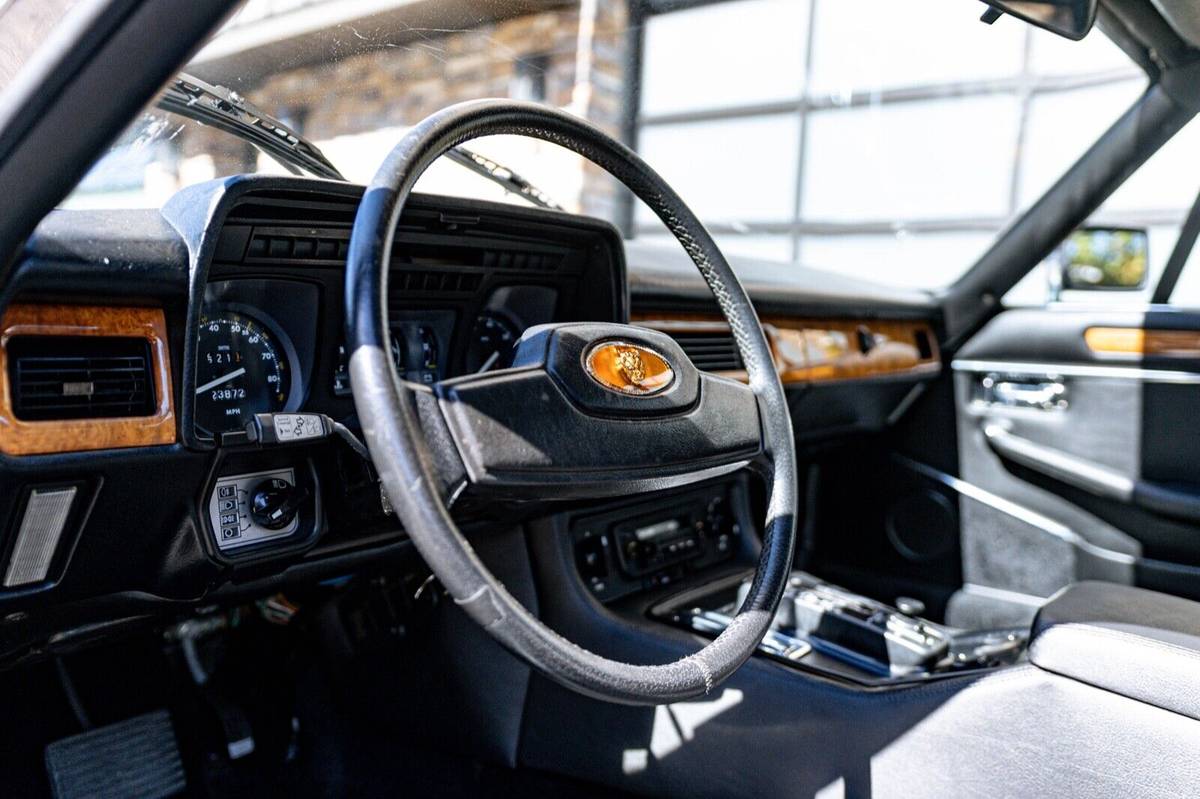 Jaguar-Xjs-1982-white-10