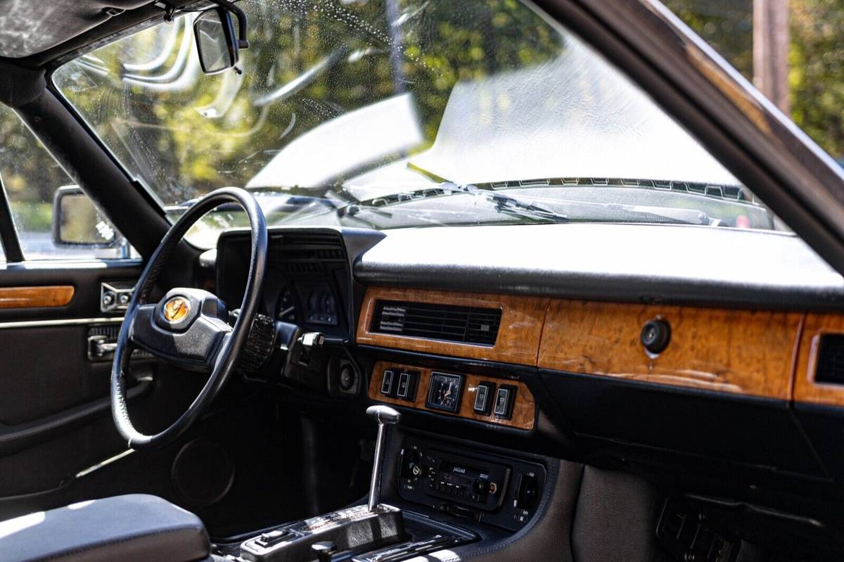 Jaguar-Xjs-1982-white-15