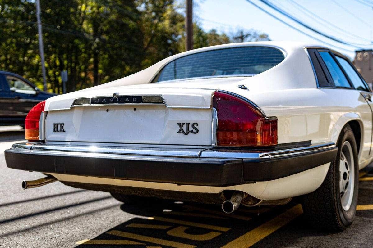 Jaguar-Xjs-1982-white-2