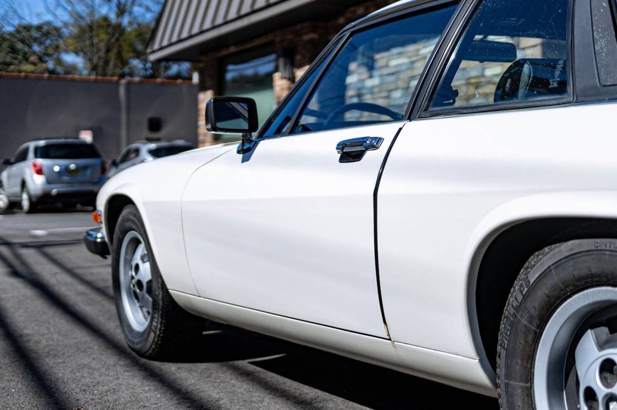 Jaguar-Xjs-1982-white-3