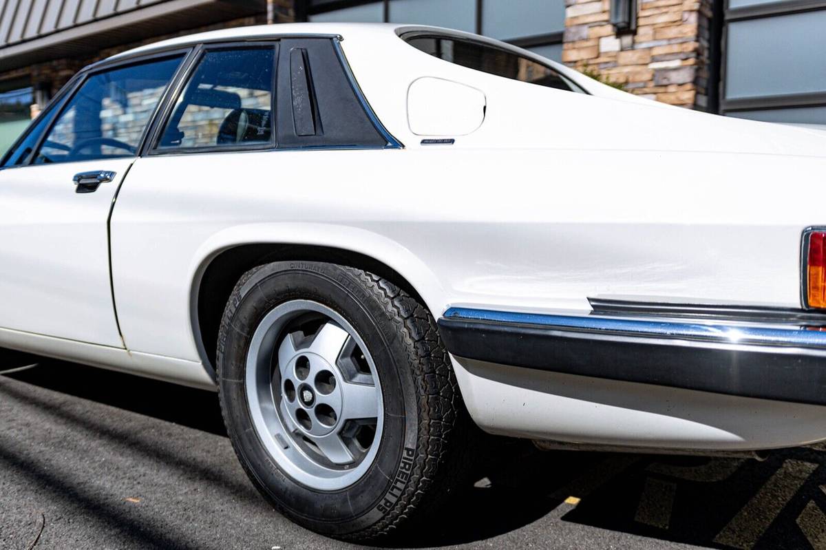 Jaguar-Xjs-1982-white-4