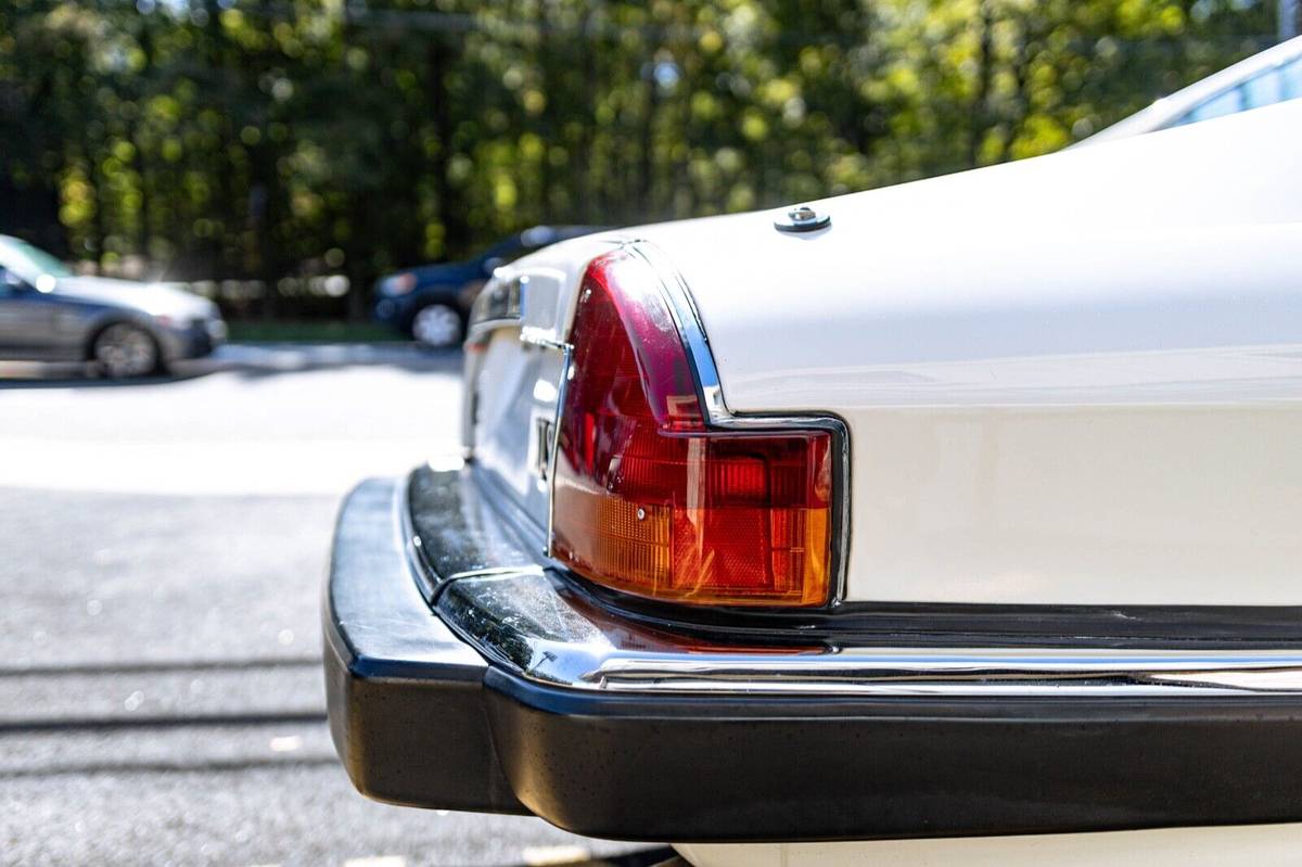 Jaguar-Xjs-1982-white-6