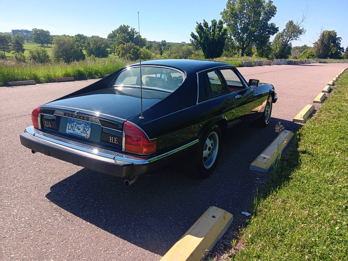 Jaguar-Xjs-1984-black-10