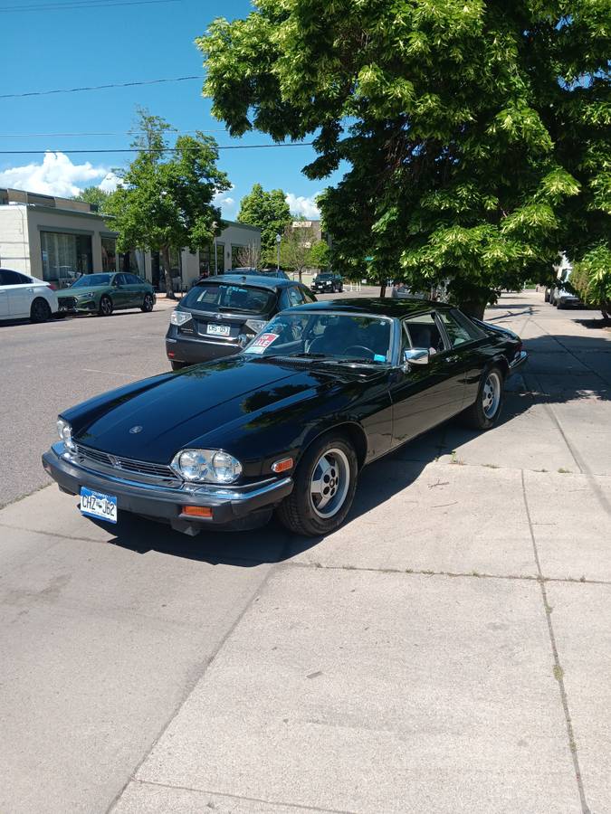 Jaguar-Xjs-1984-black-13