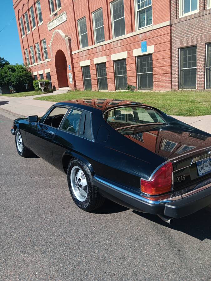 Jaguar-Xjs-1984-black-6