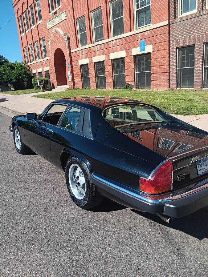 Jaguar-Xjs-1984-black-7