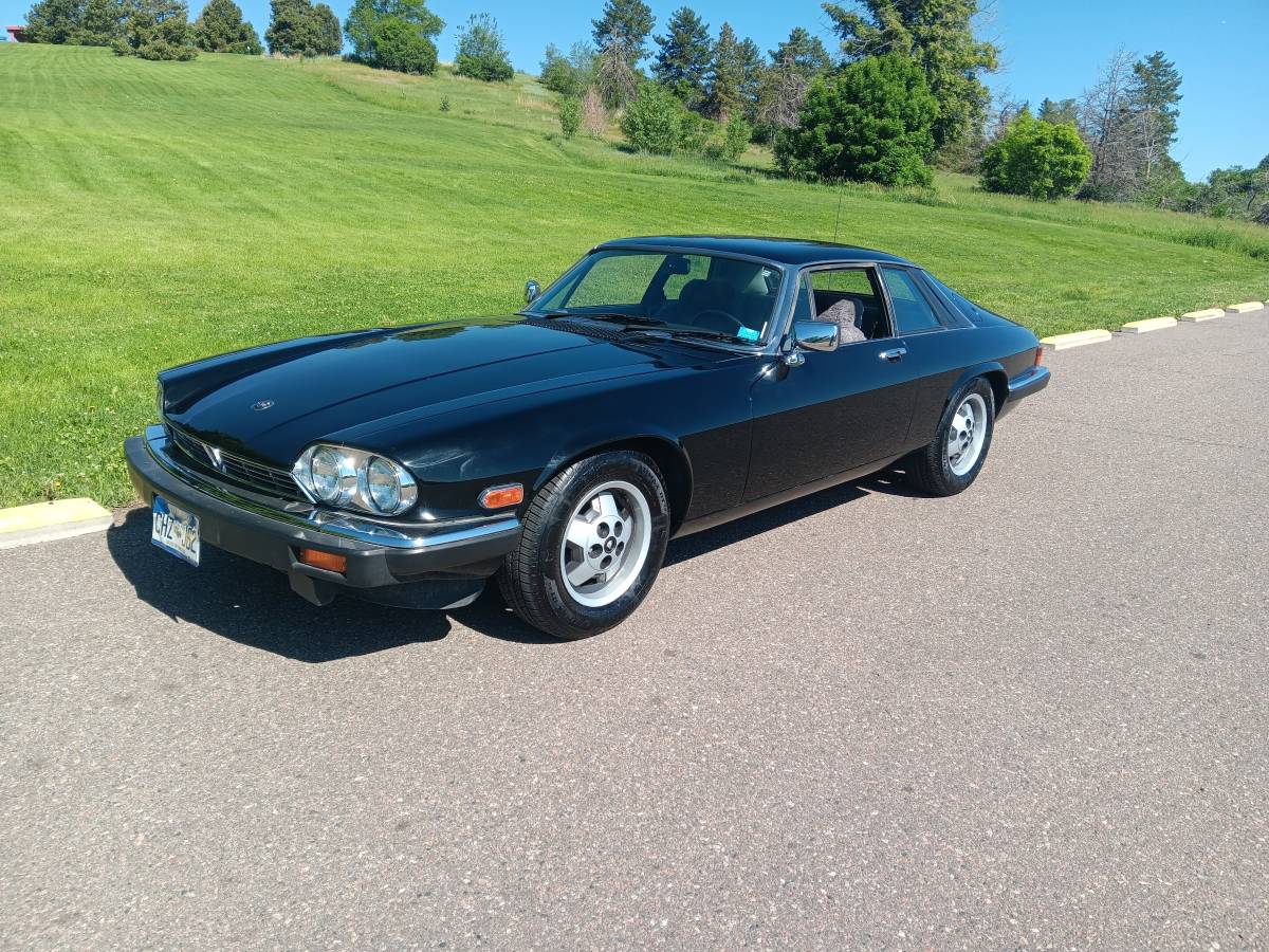 Jaguar-Xjs-1984-black-8