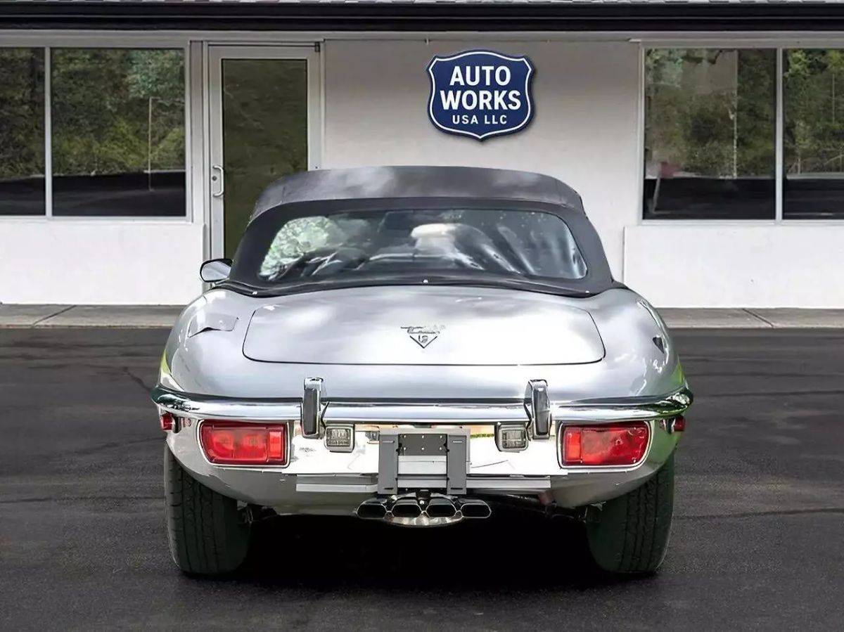 Jaguar-Xke-1974-silver-11
