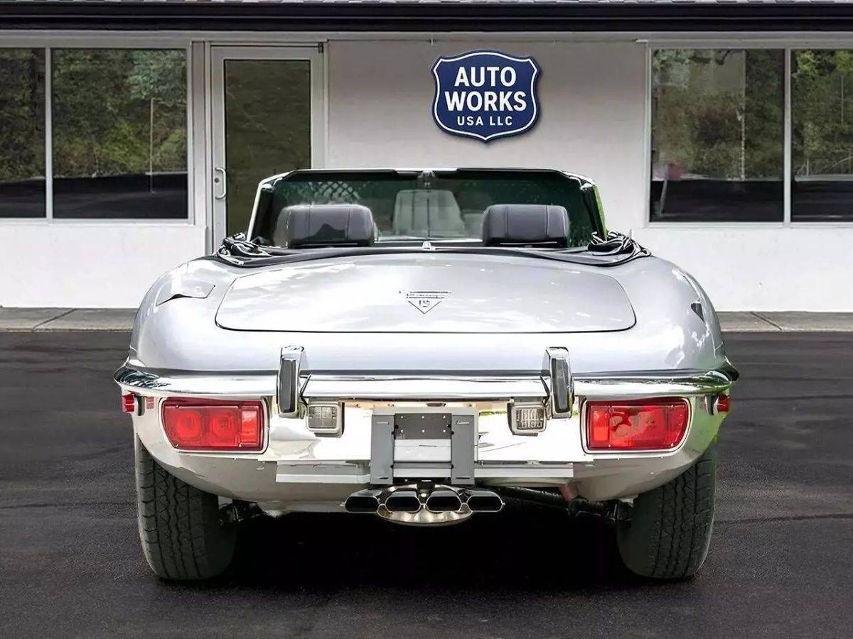 Jaguar-Xke-1974-silver-12
