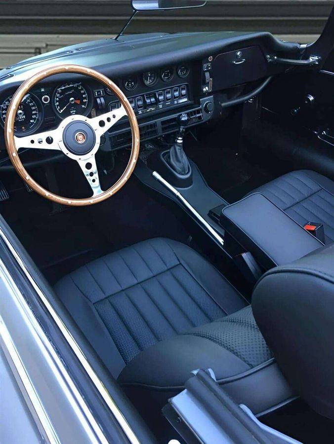 Jaguar-Xke-1974-silver-17