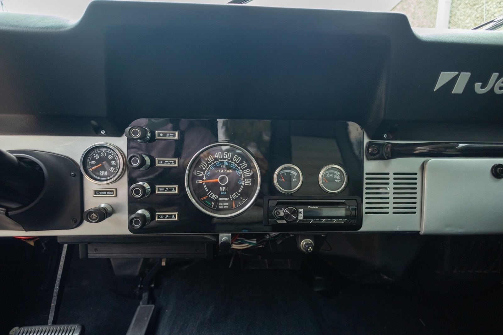 Jeep-CJ-1979-SUV-38