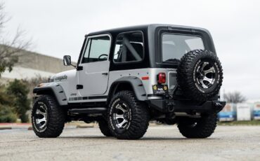 Jeep-CJ-1979-SUV-5