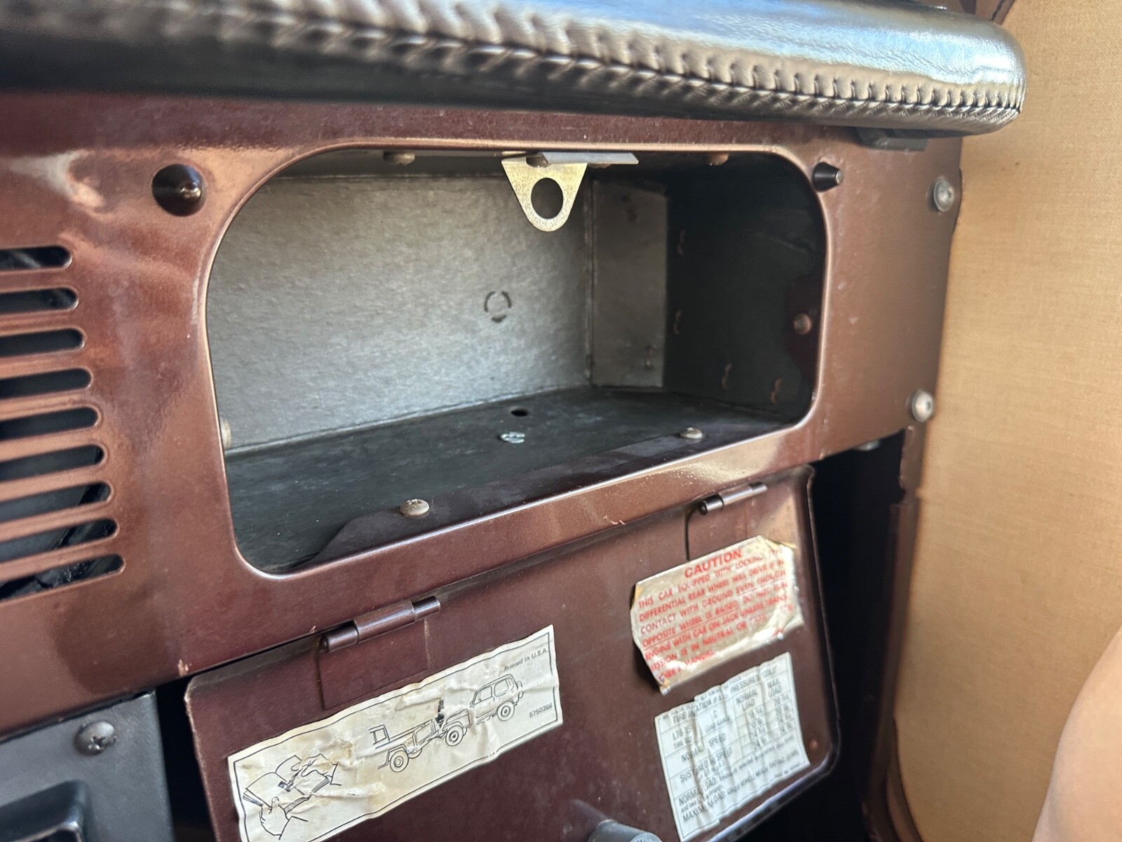 Jeep-CJ-1980-23