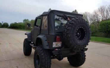 Jeep-CJ-1981-2