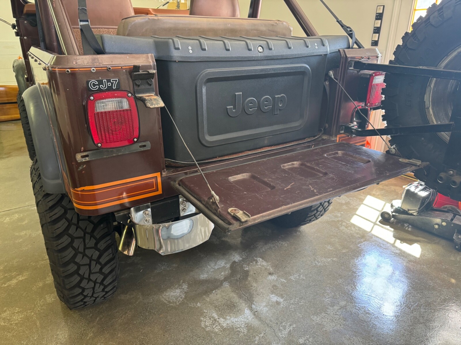 Jeep-CJ-1982-SUV-13