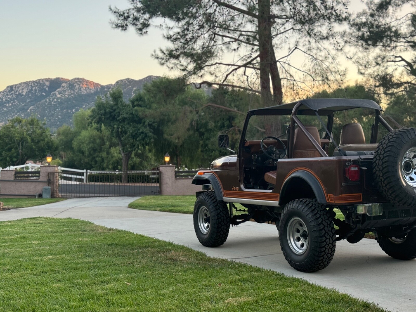 Jeep-CJ-1982-SUV-2