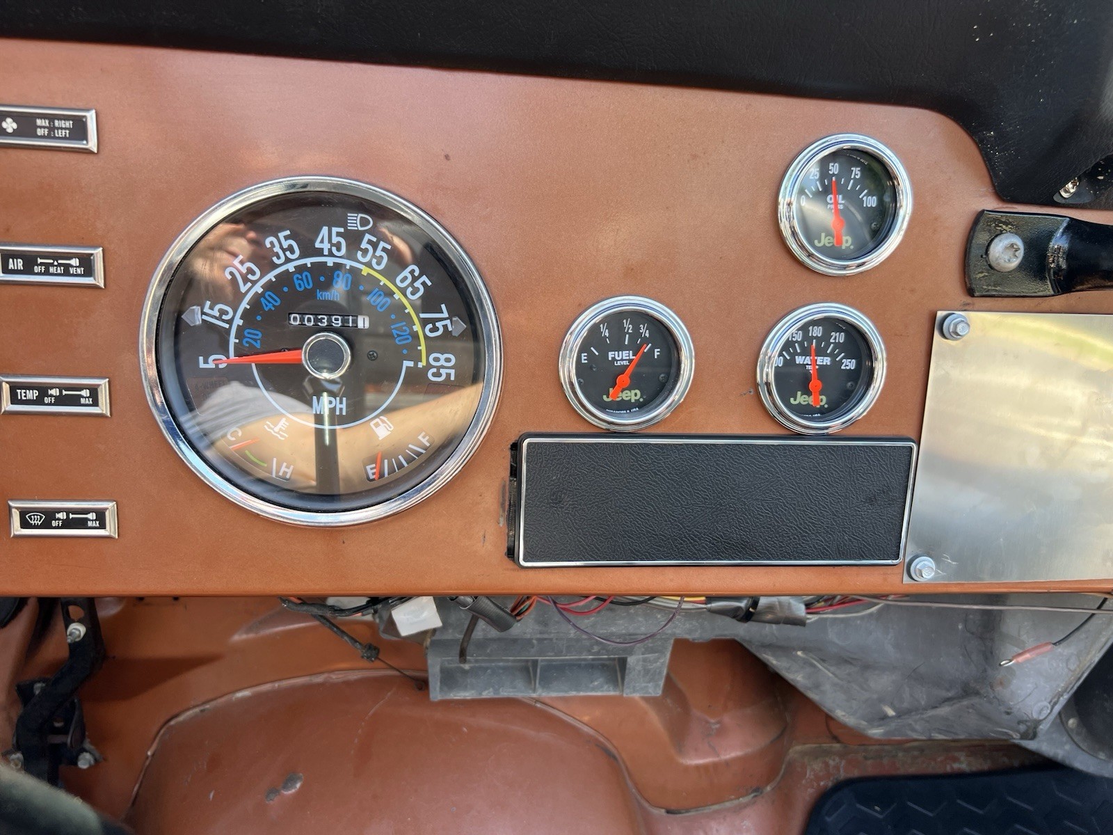 Jeep-CJ-1983-SUV-9