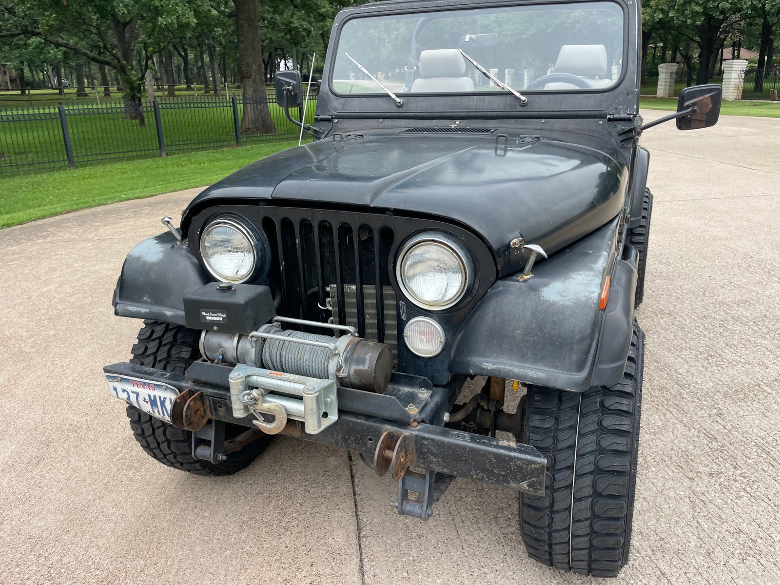 Jeep-CJ-1984-1