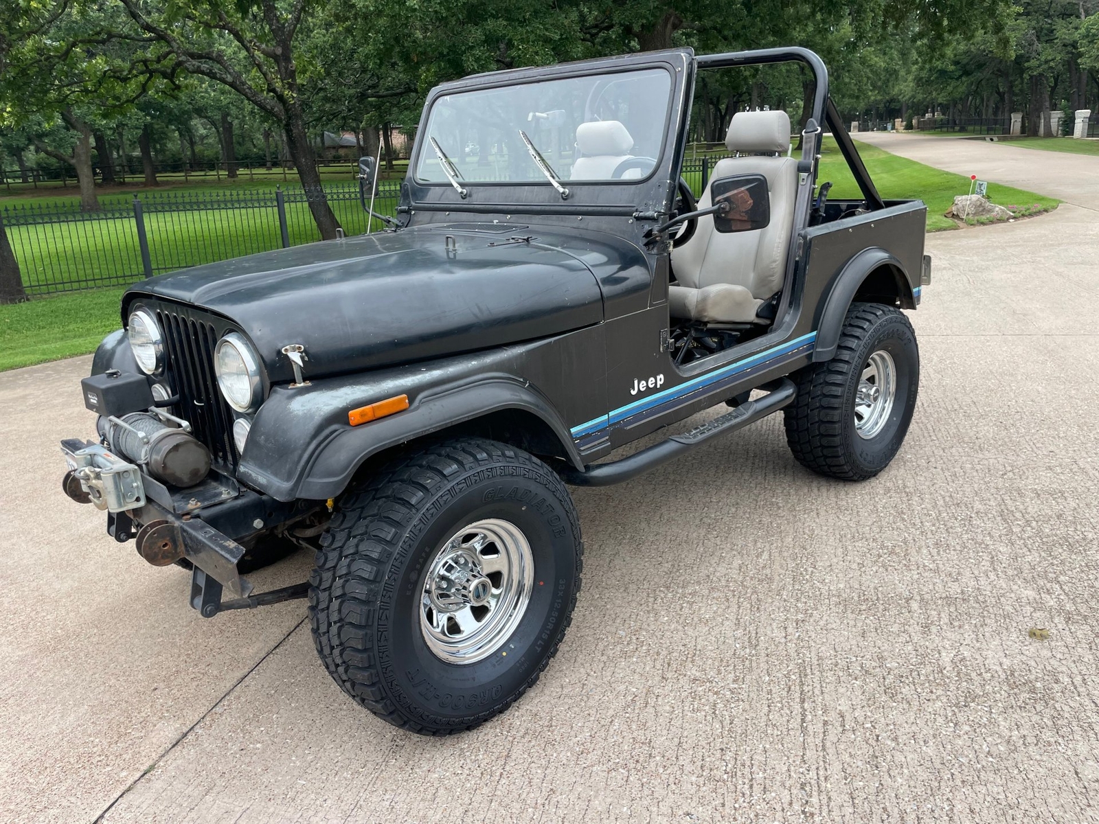 Jeep-CJ-1984-2