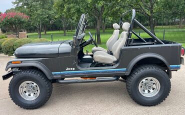 Jeep-CJ-1984-3